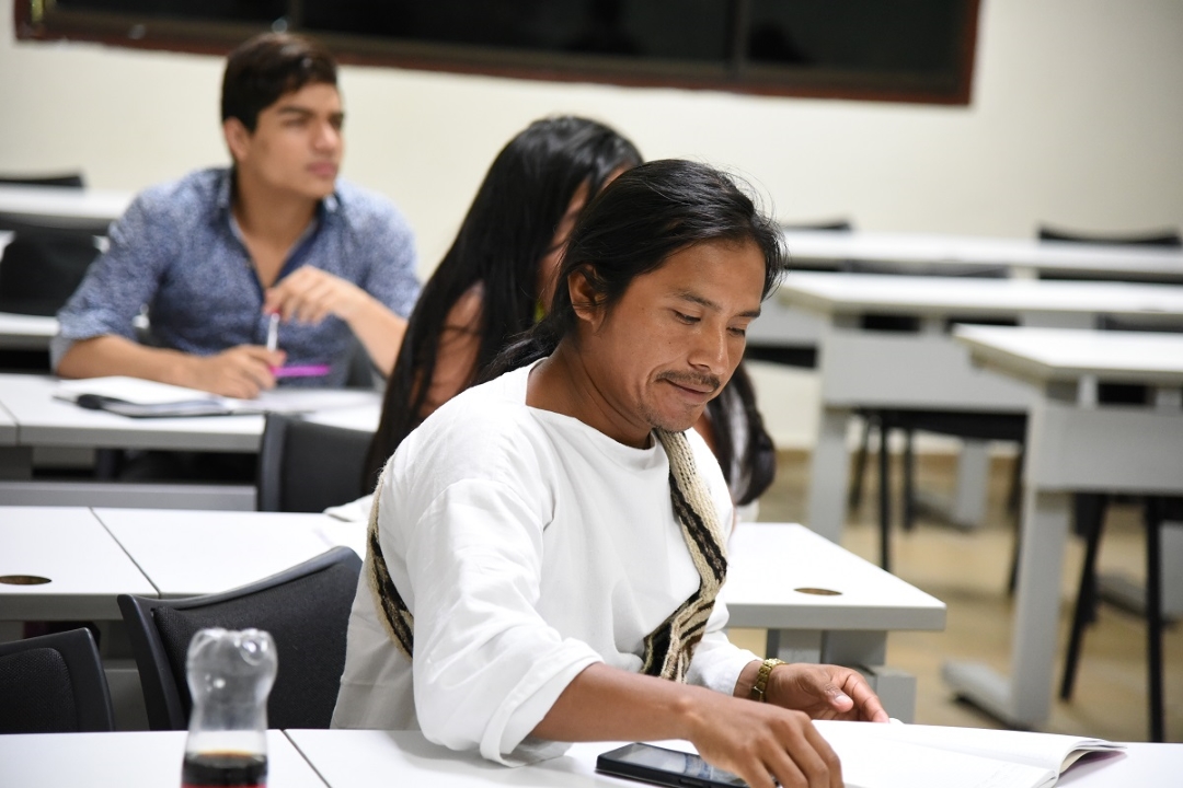 Comunidades indígenas reciben clases de inglés en UNIMAGDALENA