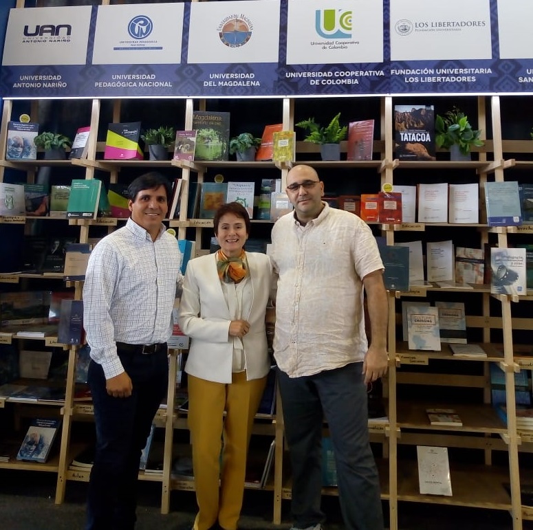 UNIMAGDALENA firmó convenio con multinacional para exponer textos de su Editorial en librerías del mundo