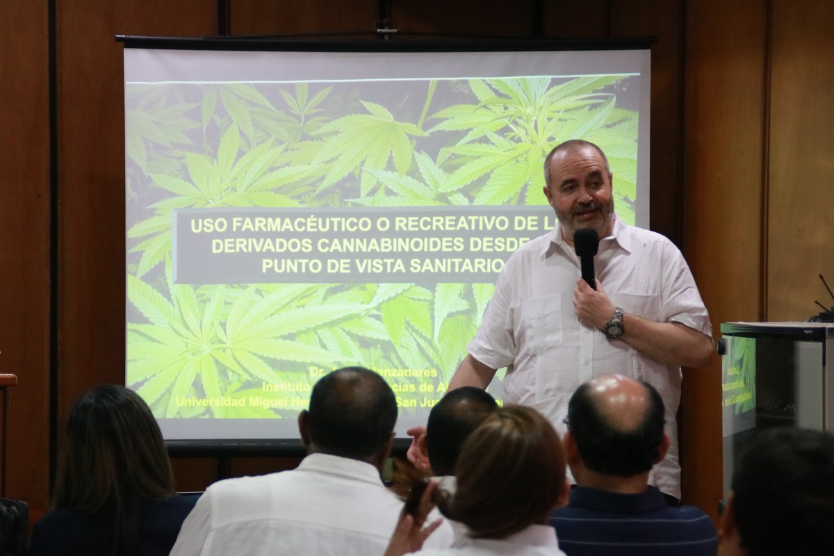 Jorge Manzanares Robles, decano de la Facultad de Farmacia de la Universidad Miguel Hernández, de España.