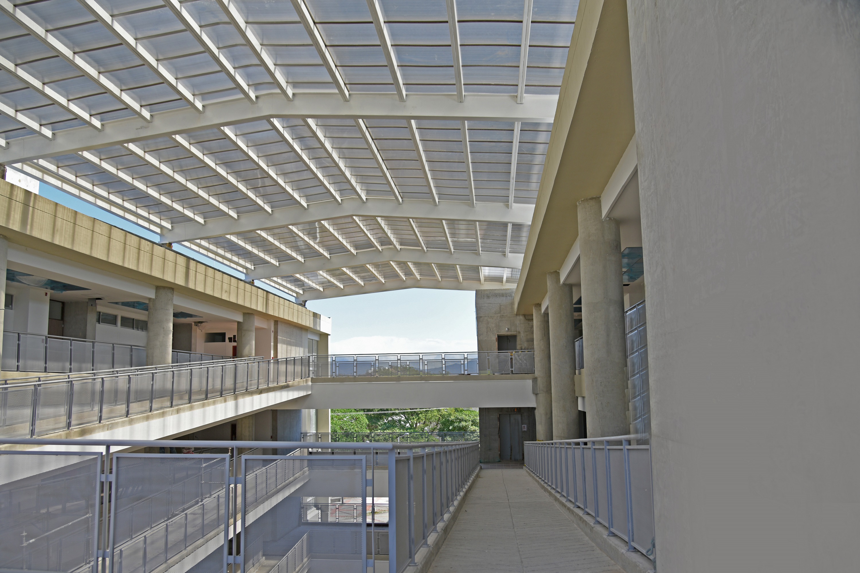 Pasillo del Edificio de Aulas ‘Río Magdalena’