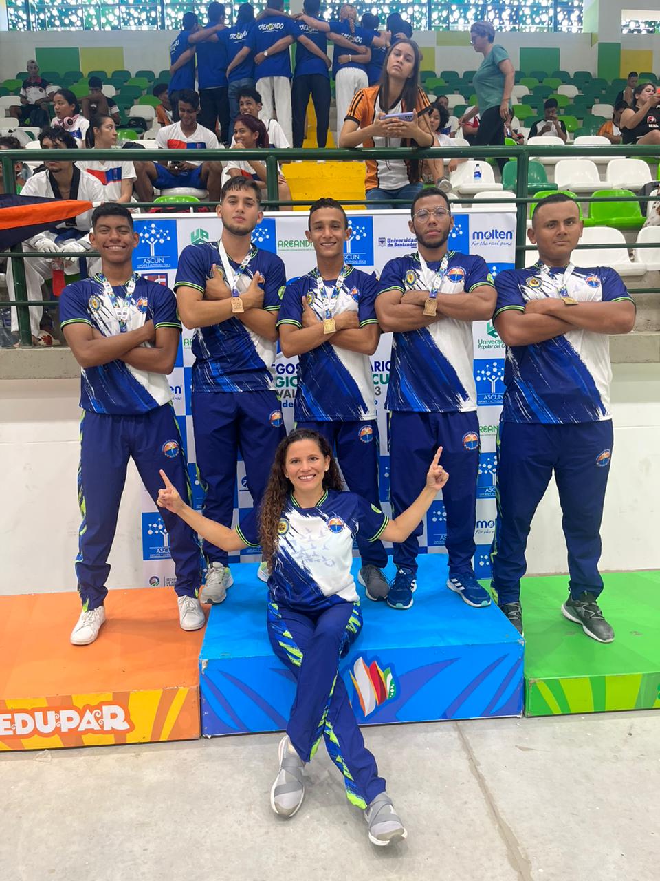 El equipo masculino se quedó con el subcampeonato en esta disciplina.