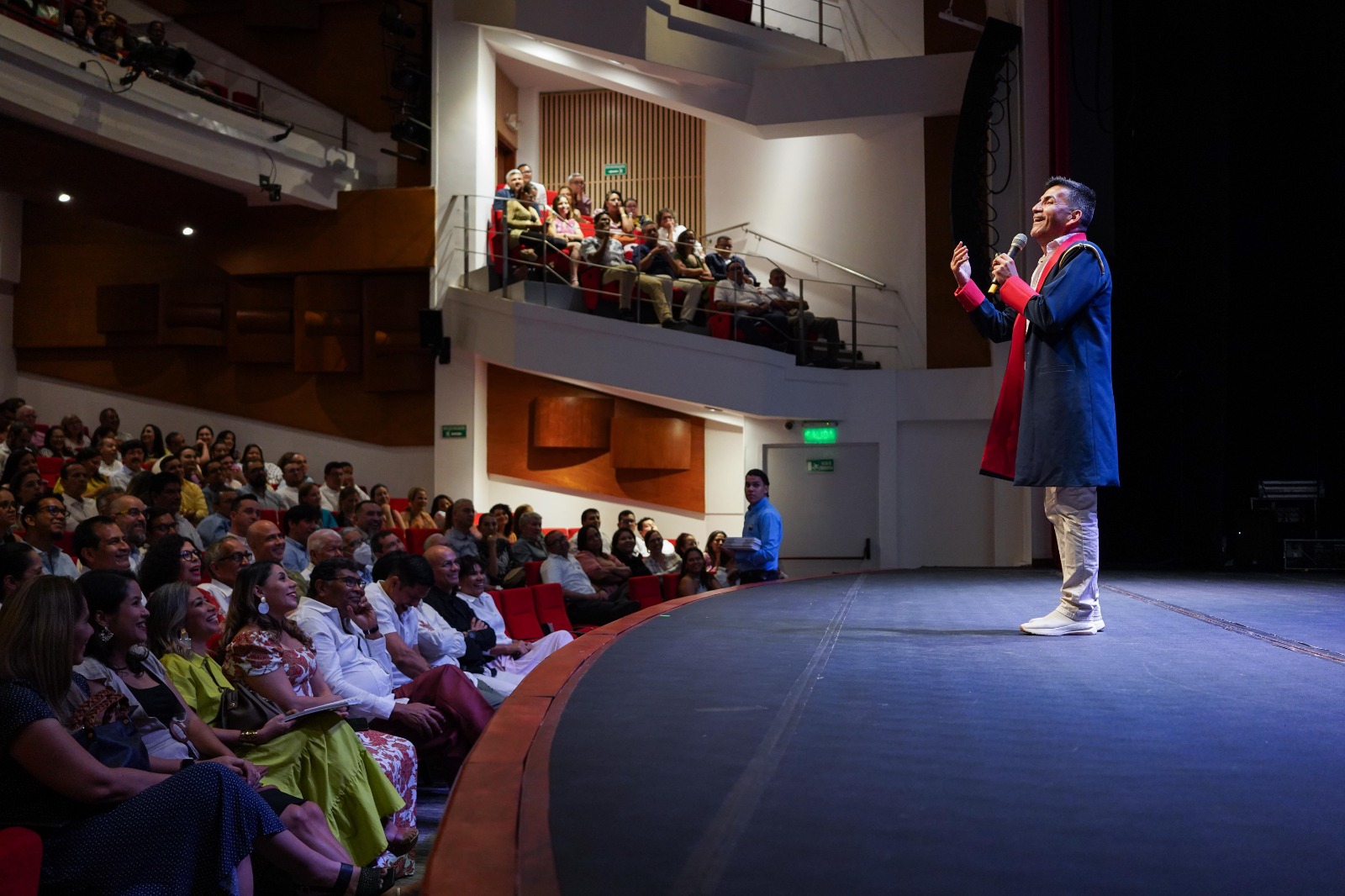 La magistral conferencia a cargo del doctor Luis Eduardo Peláez, hizo parte de la velada en honor a los profesores.