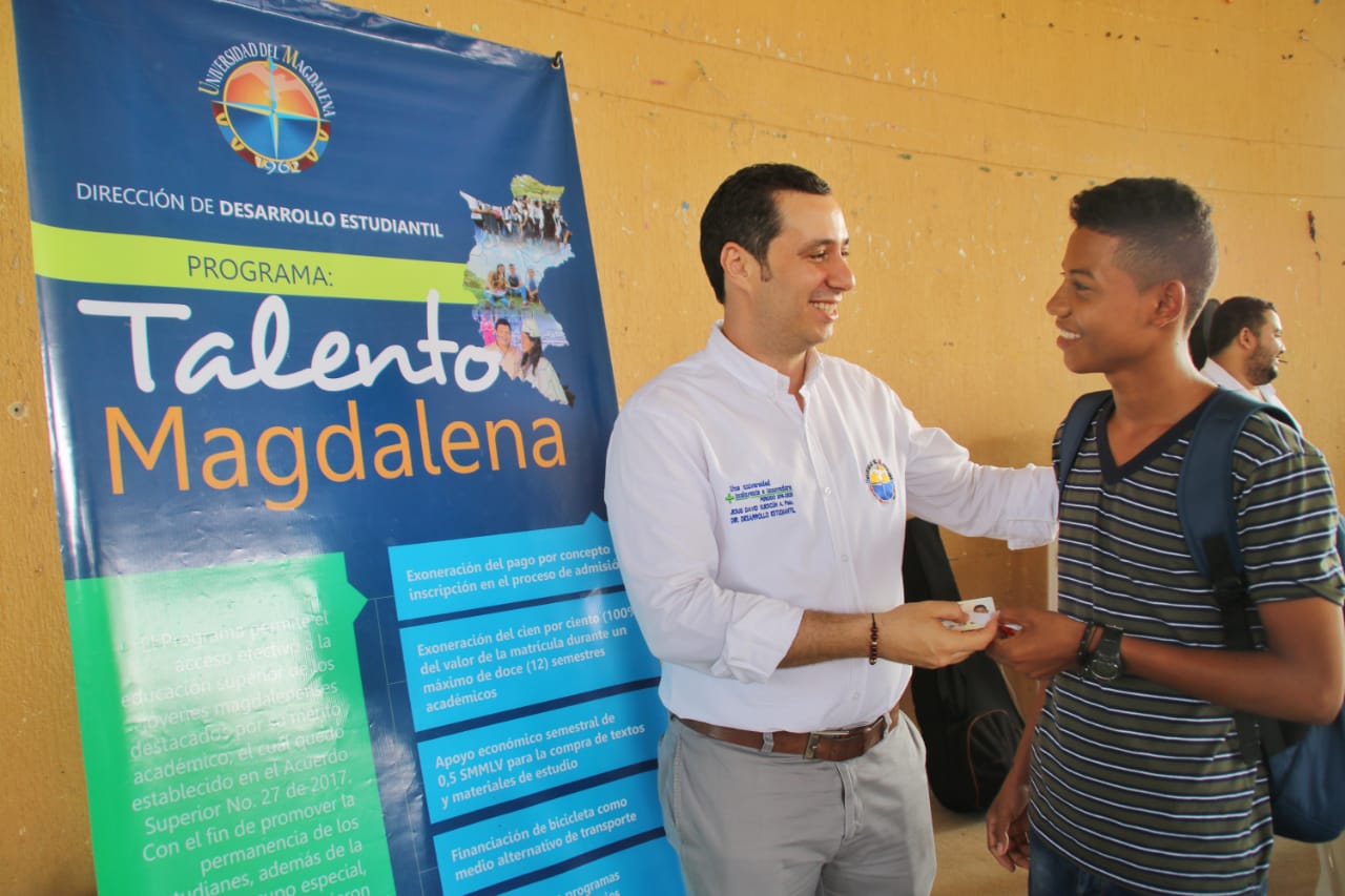 UNIMAGDALENA entregó apoyo económico a estudiantes del Programa Talento Magdalena