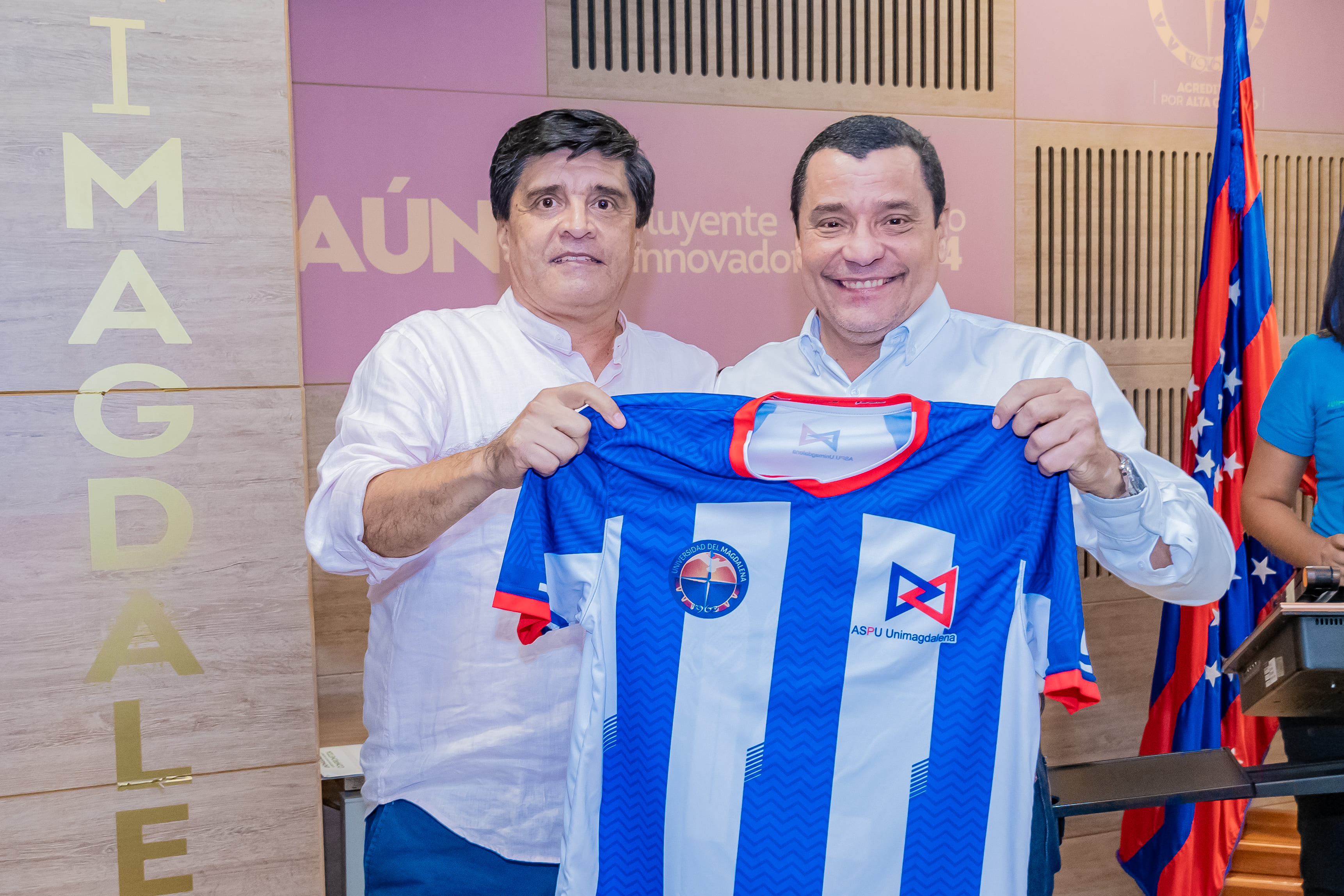 Entrega de uniformes de la selección de fútbol de ASPU Magdalena.