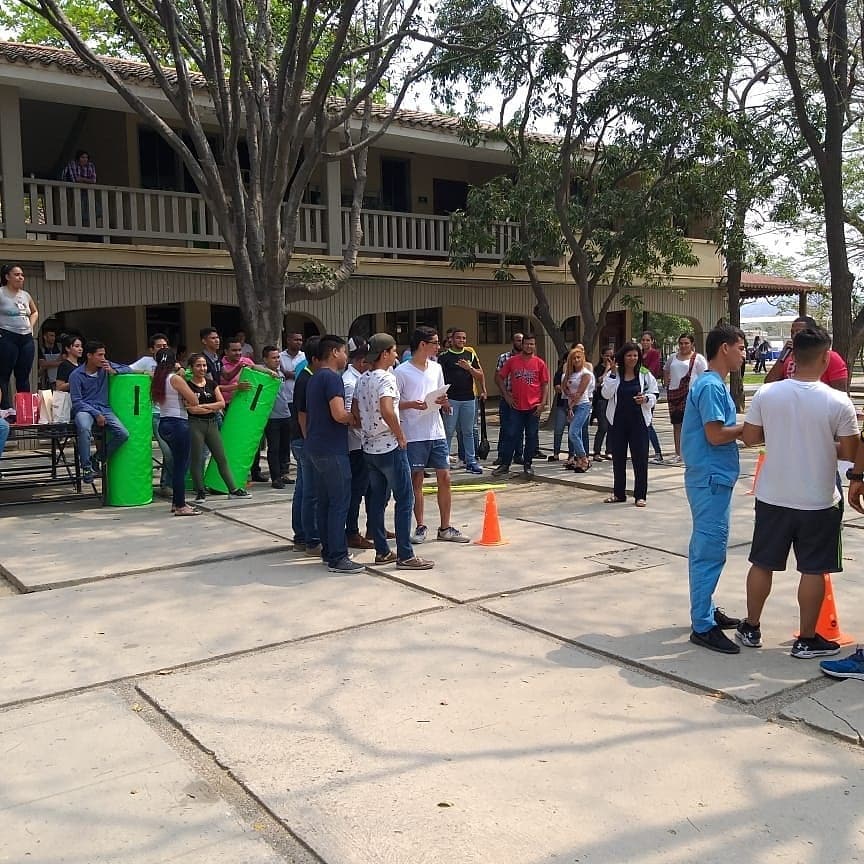 estudiantes en el desafio