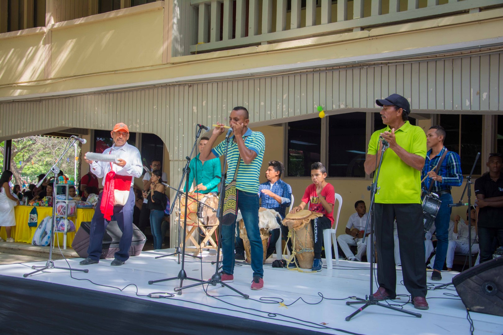 En la Plazoleta Central de UNIMAGDALENA se llevó a cabo el Encuentro de Música Popular del Caribe colombiano.