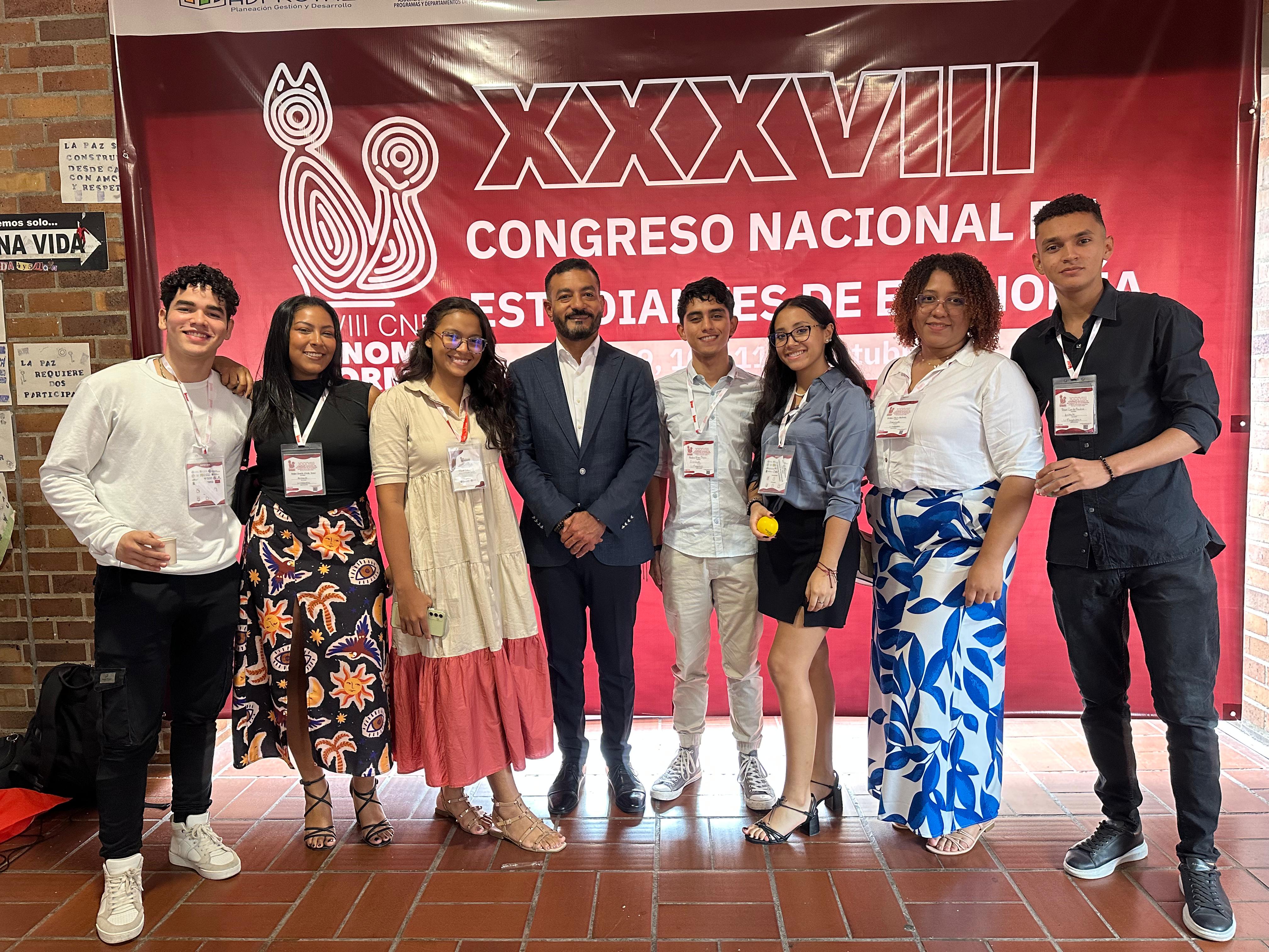 Estudiantes del Programa de Economía de la Universidad del Magdalena en el Congreso Nacional de Estudiantes de Economía