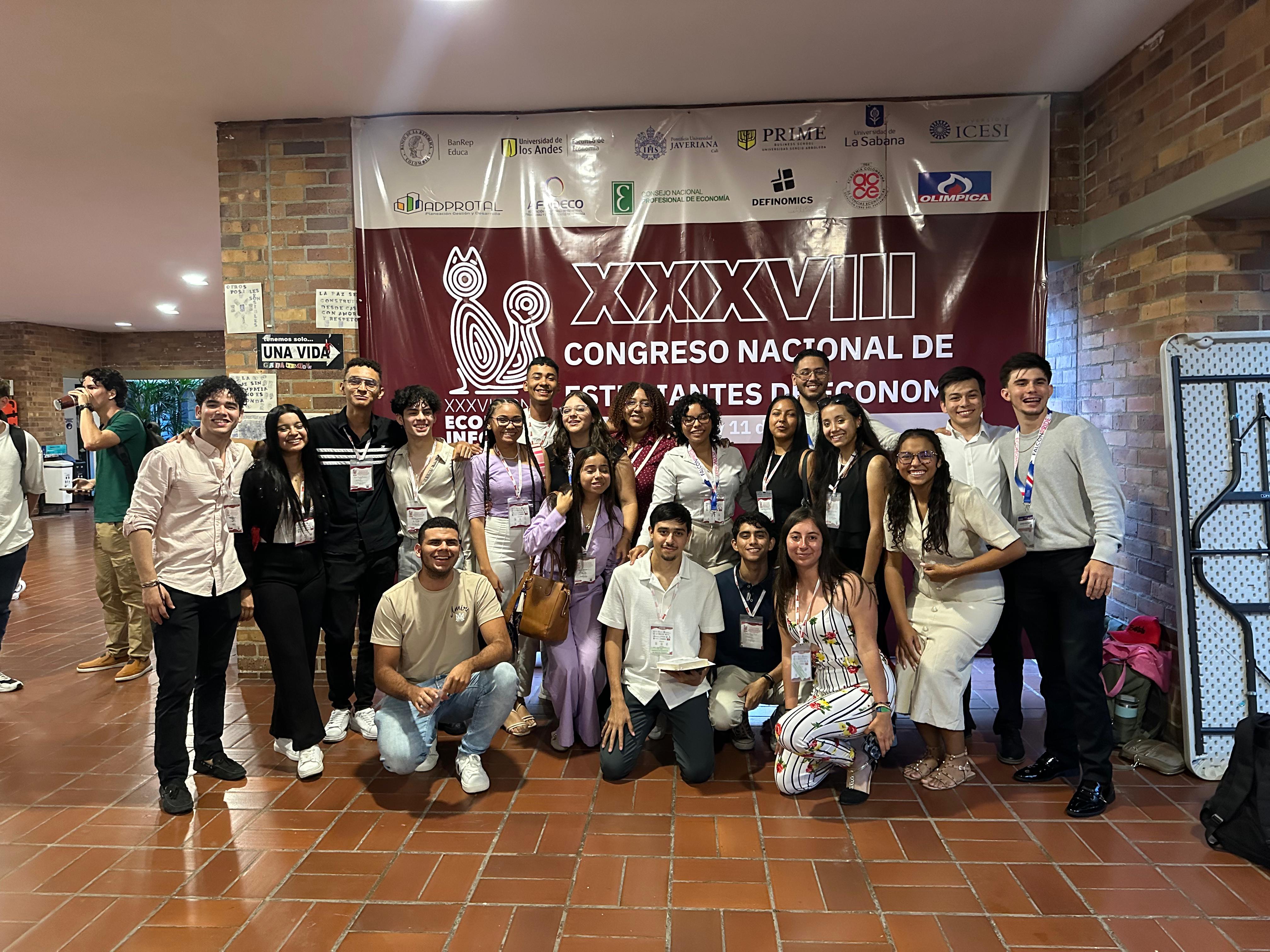 Estudiantes del Programa de Economía de la Universidad del Magdalena en el Congreso Nacional de Estudiantes de Economía