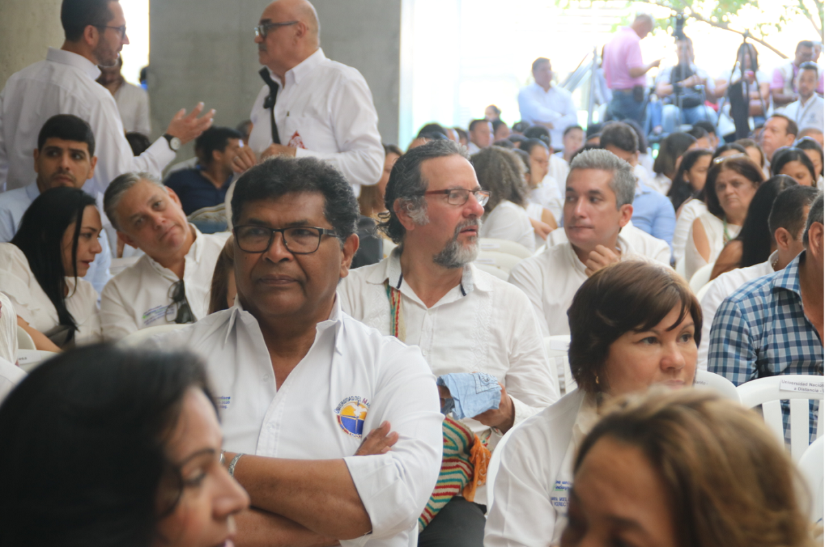 Miembros de UNIMAGDALENA, mostraron su orgullo por edificio de aulas inaugurado