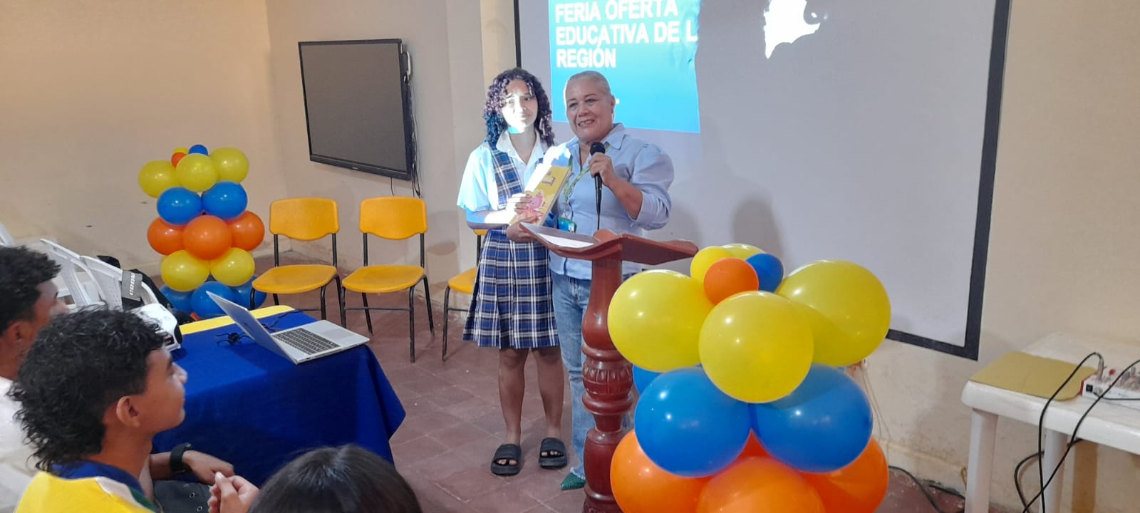 El evento en el que participó el Centro Tutorial Plato, del CREO tuvo como objetivo facilitar la construcción del proyecto de vida de estudiantes.