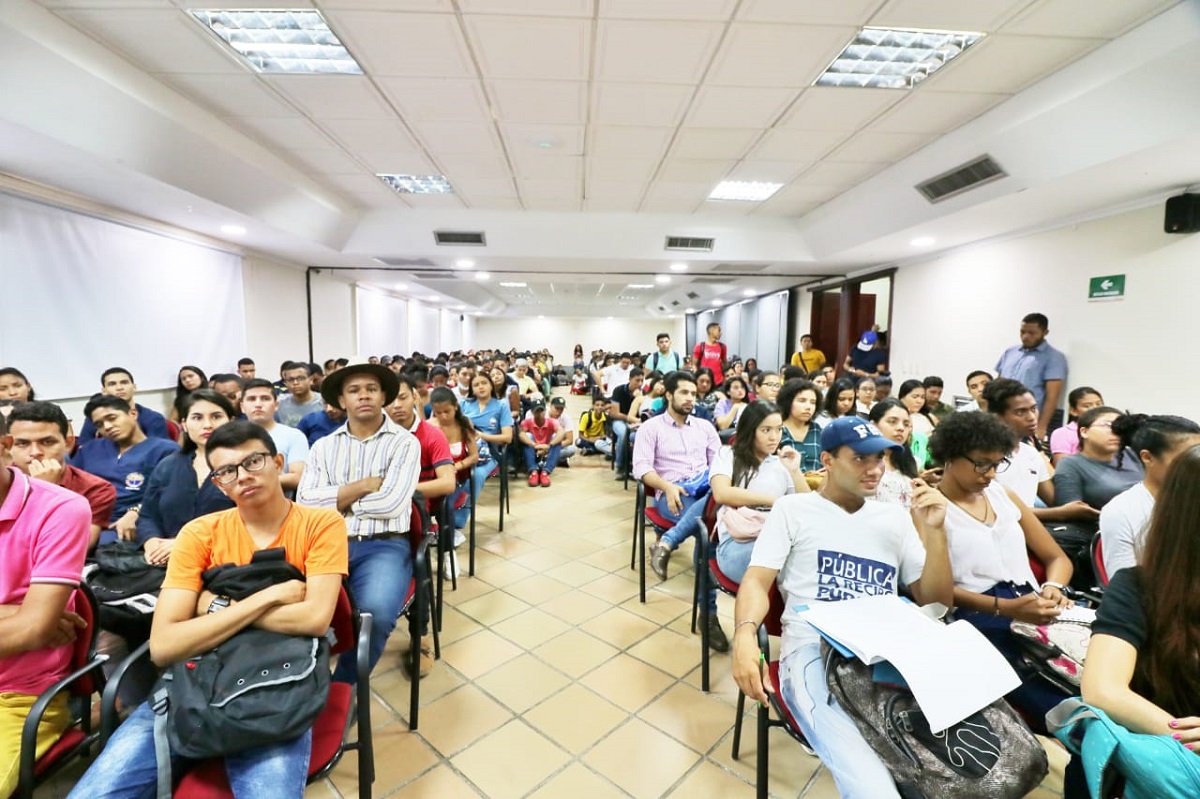 “La Importancia de la Participación de los Jóvenes para la Democracia”, un evento de masiva asistencia en UNIMAGDALENA