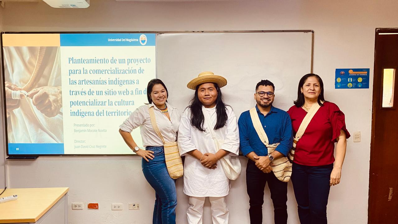 Sustentación y presentación trabajos de grado estudiantes Programa de Negocios Internacionales