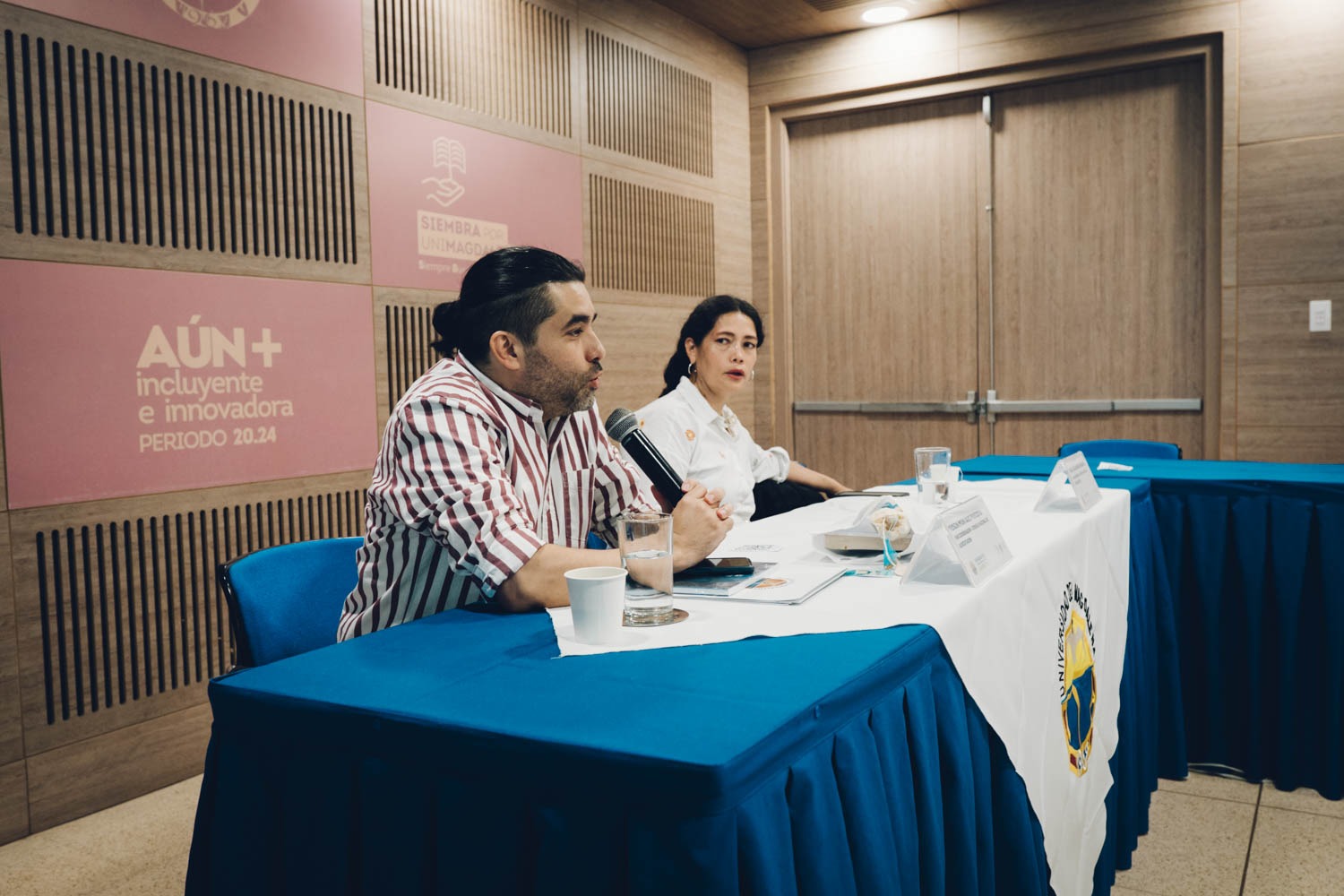 Los pares académicos del Consejo Nacional de Acreditación, doctor Yeison Montagut Ferrizola y la doctora Olga Ramos Sandoval.