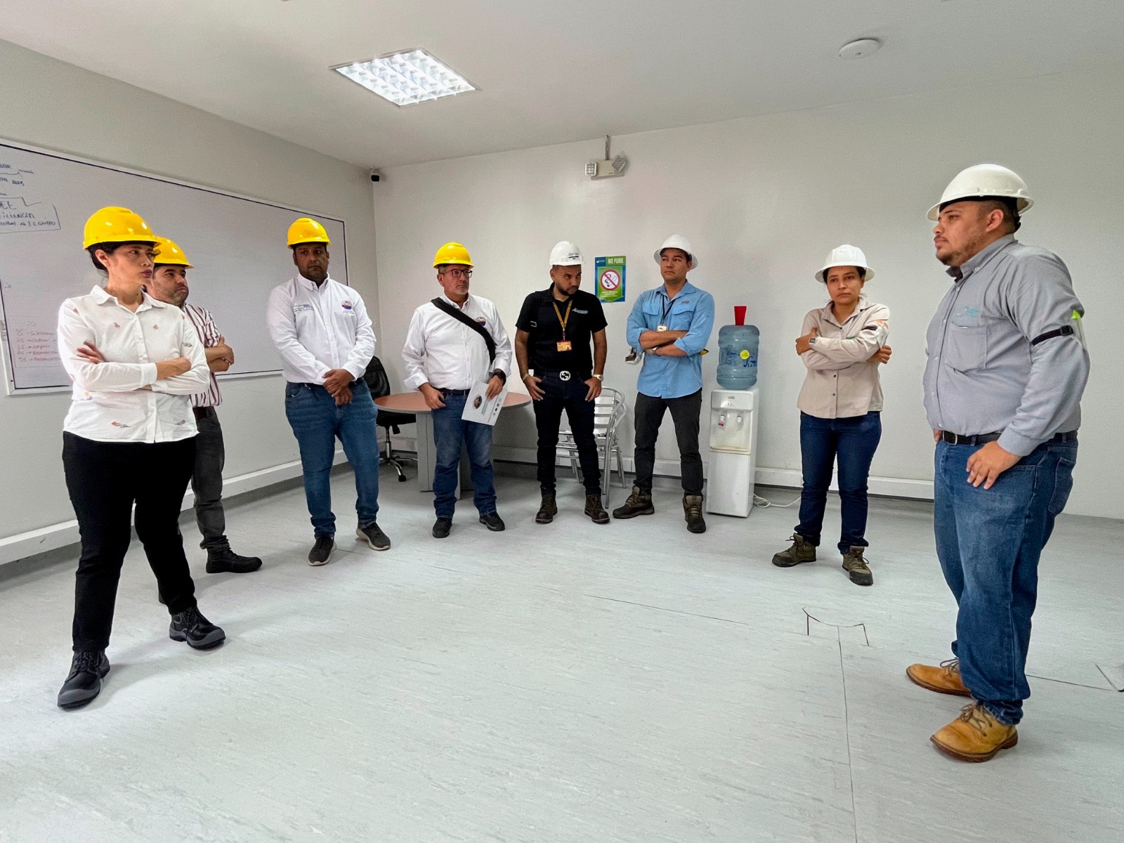 : Los evaluadores sostuvieron reuniones con directivos, empleadores del sector, estudiantes, docentes y egresados, donde pudieron evidenciar el impact