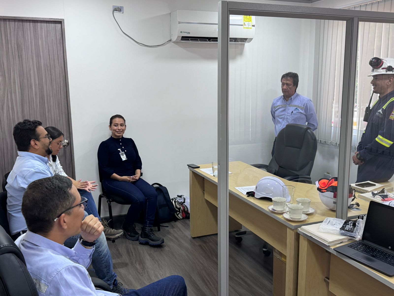Visita Académica de la Facultad de Ingeniería a la Empresa Petroil en Santa Marta