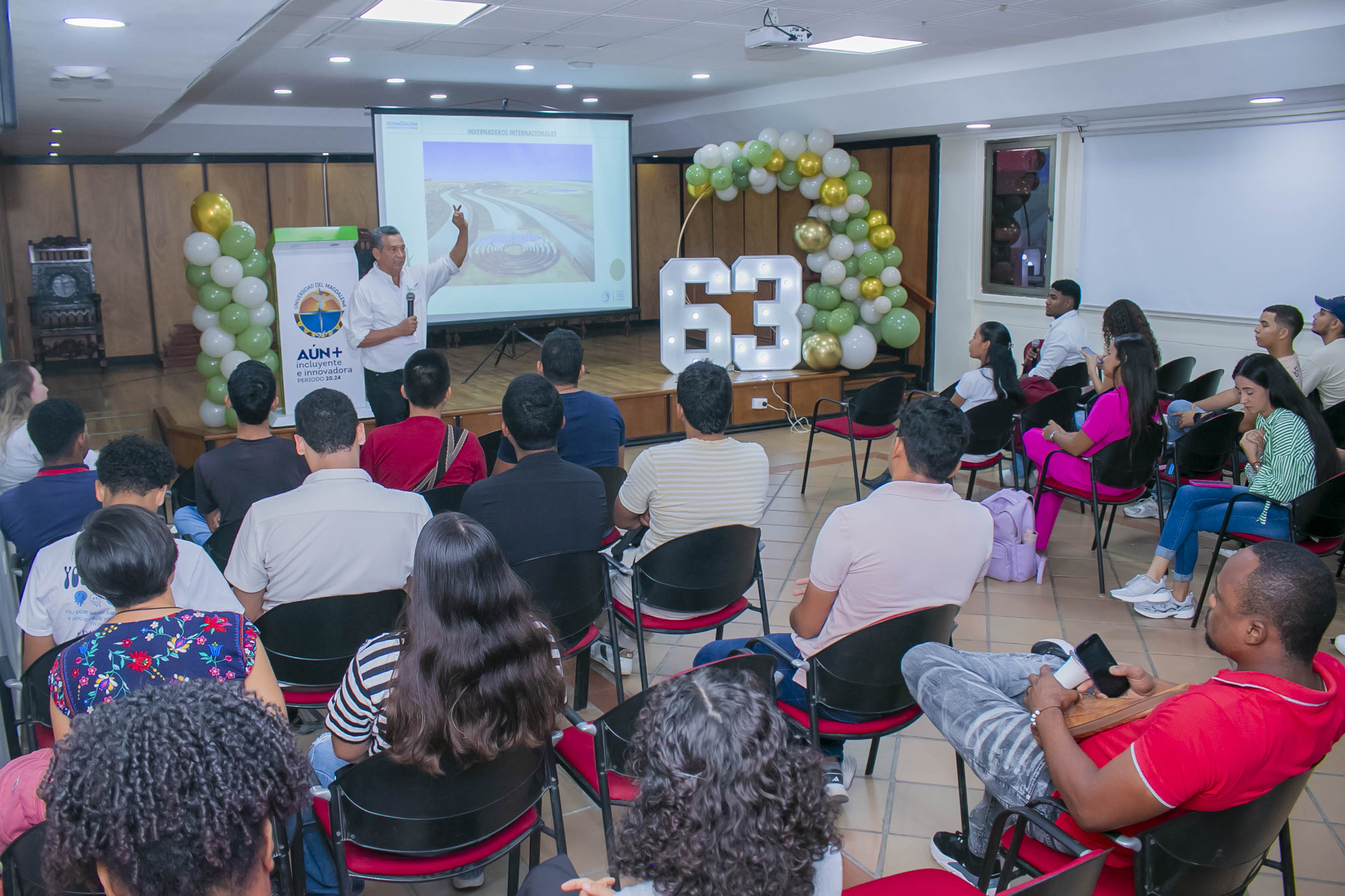 Conferencia de egresados.