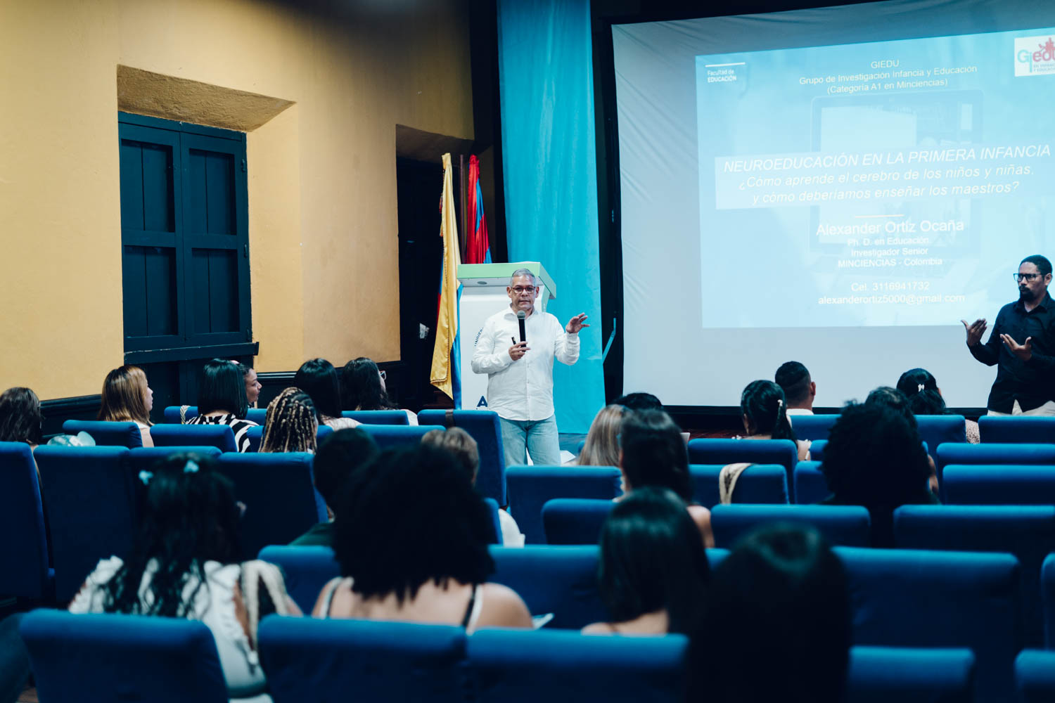 esta actividad tuvo como conferencia central ‘¿Cómo aprende el cerebro de los niños y niñas y cómo deberíamos enseñar los maestros?’, a cargo del doce