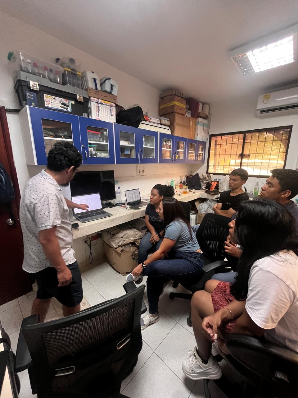 Sesiones de análisis de datos en el Laboratorio BioSiBio