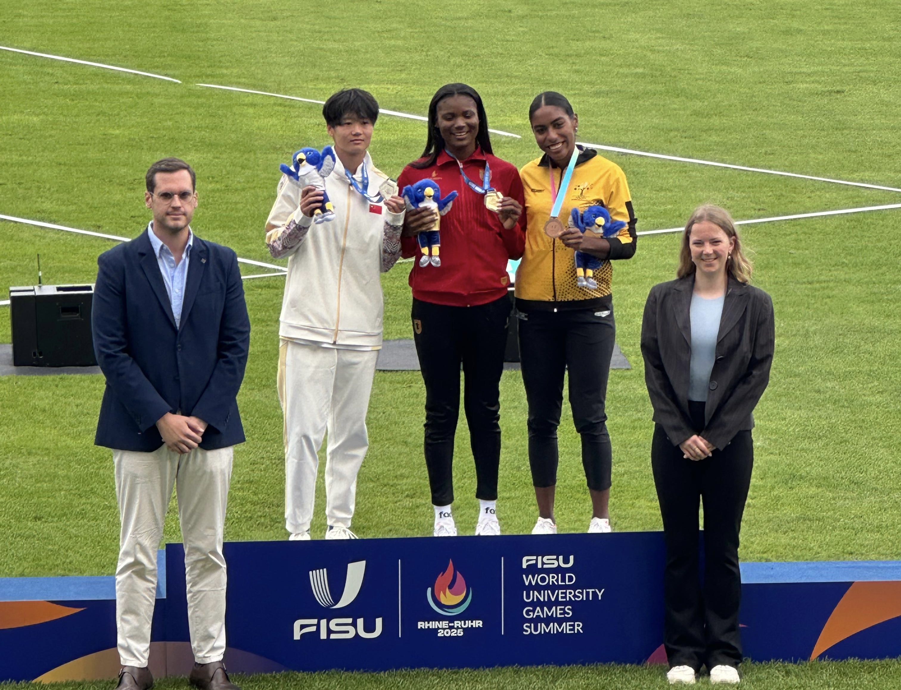 La estudiante de UNIMAGDALENA subió al podio entre más de 40 competidoras de todo el mundo, dejando en alto el deporte colombiano.