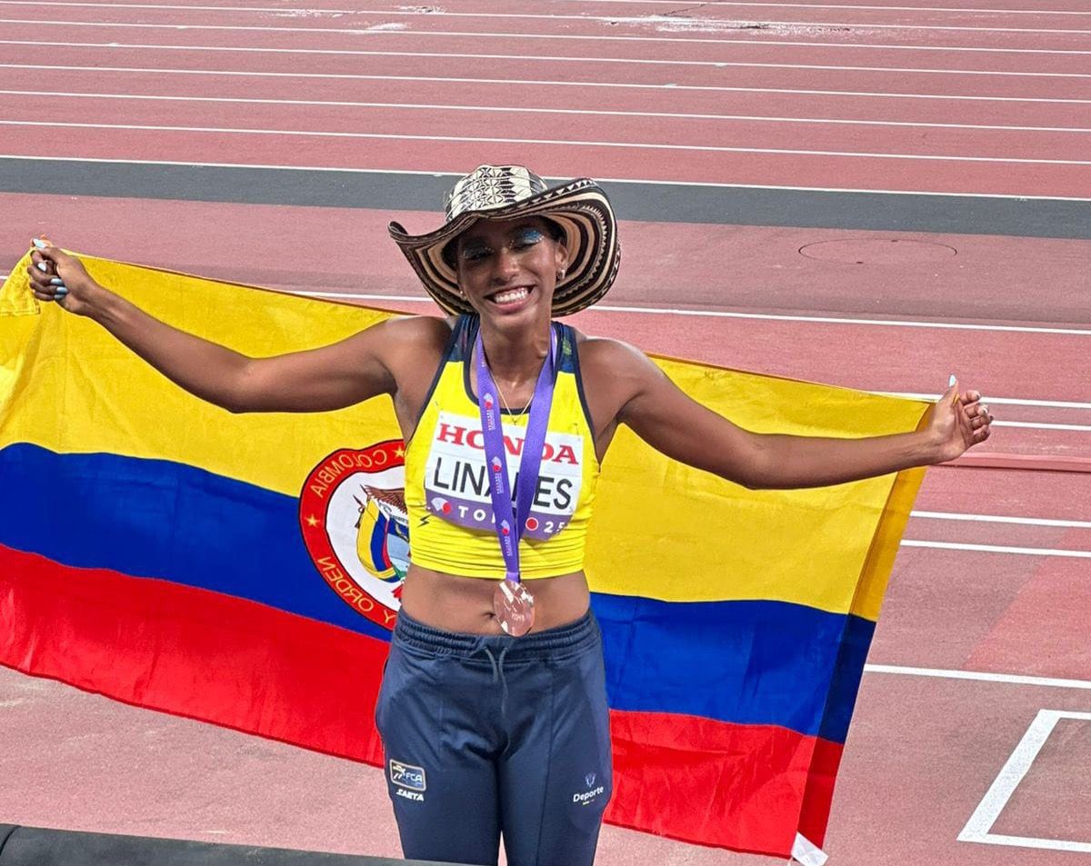la estudiante del Programa Profesional en Deporte logró la primera medalla para Colombia en un mundial, lo que constituye un hito para el deporte naci