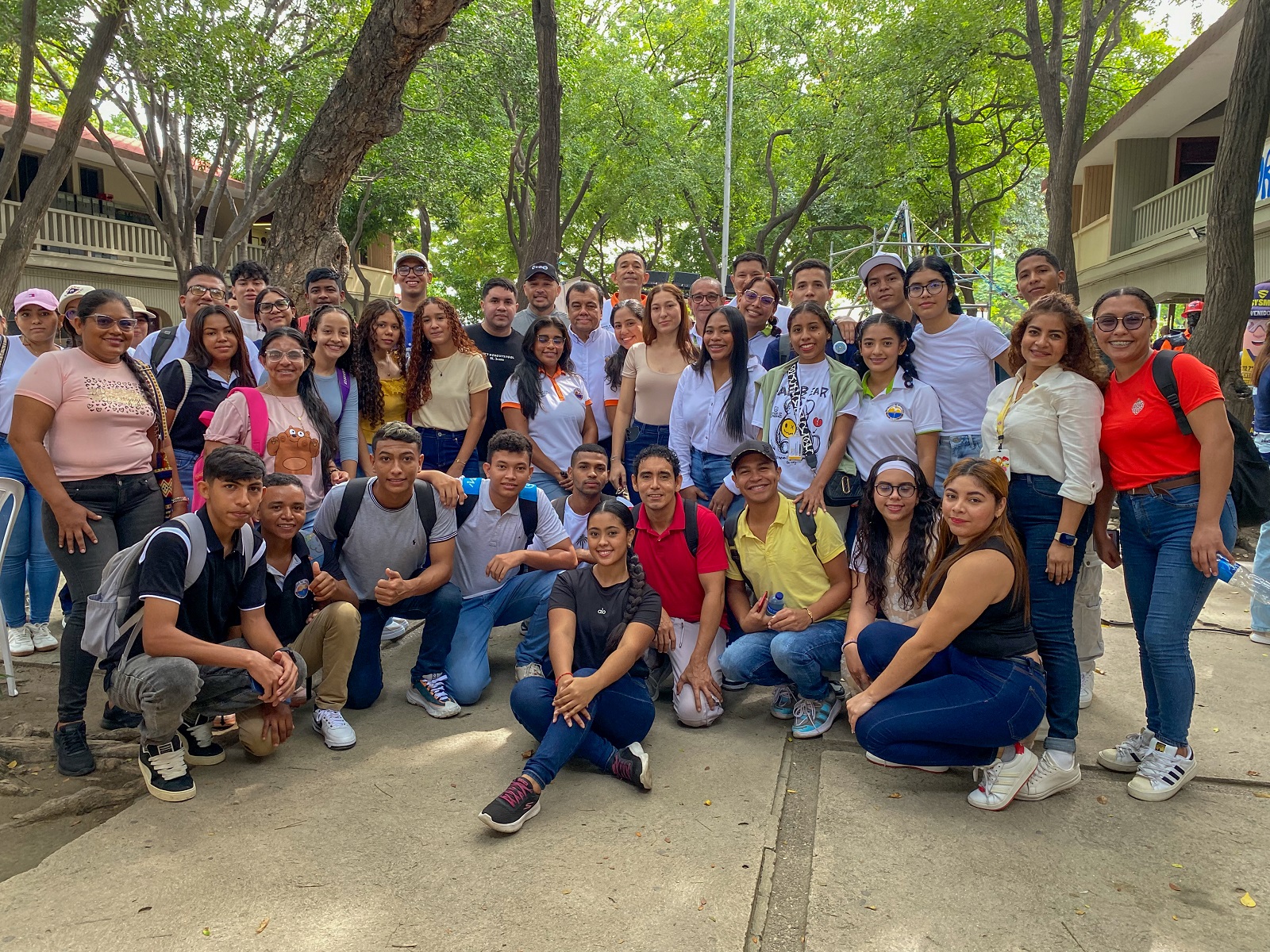 Estudiantes, docentes, egresados y aliados estratégicos se reunieron en la plazoleta Hugo Maduro para conmemorar los siete años del Programa.