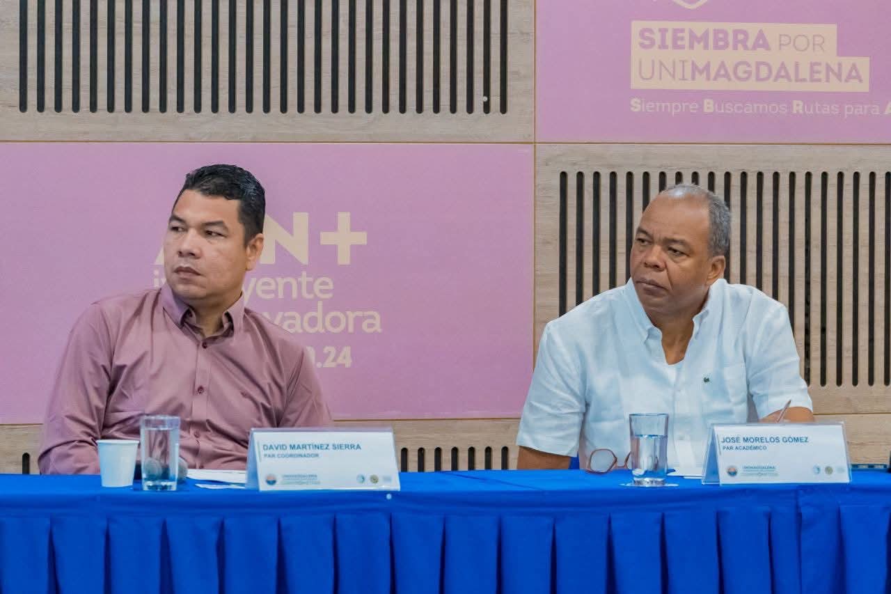 Evaluadores, magister David Martínez Sierra, par coordinador y el doctor José Morelos Gómez, par académico.
