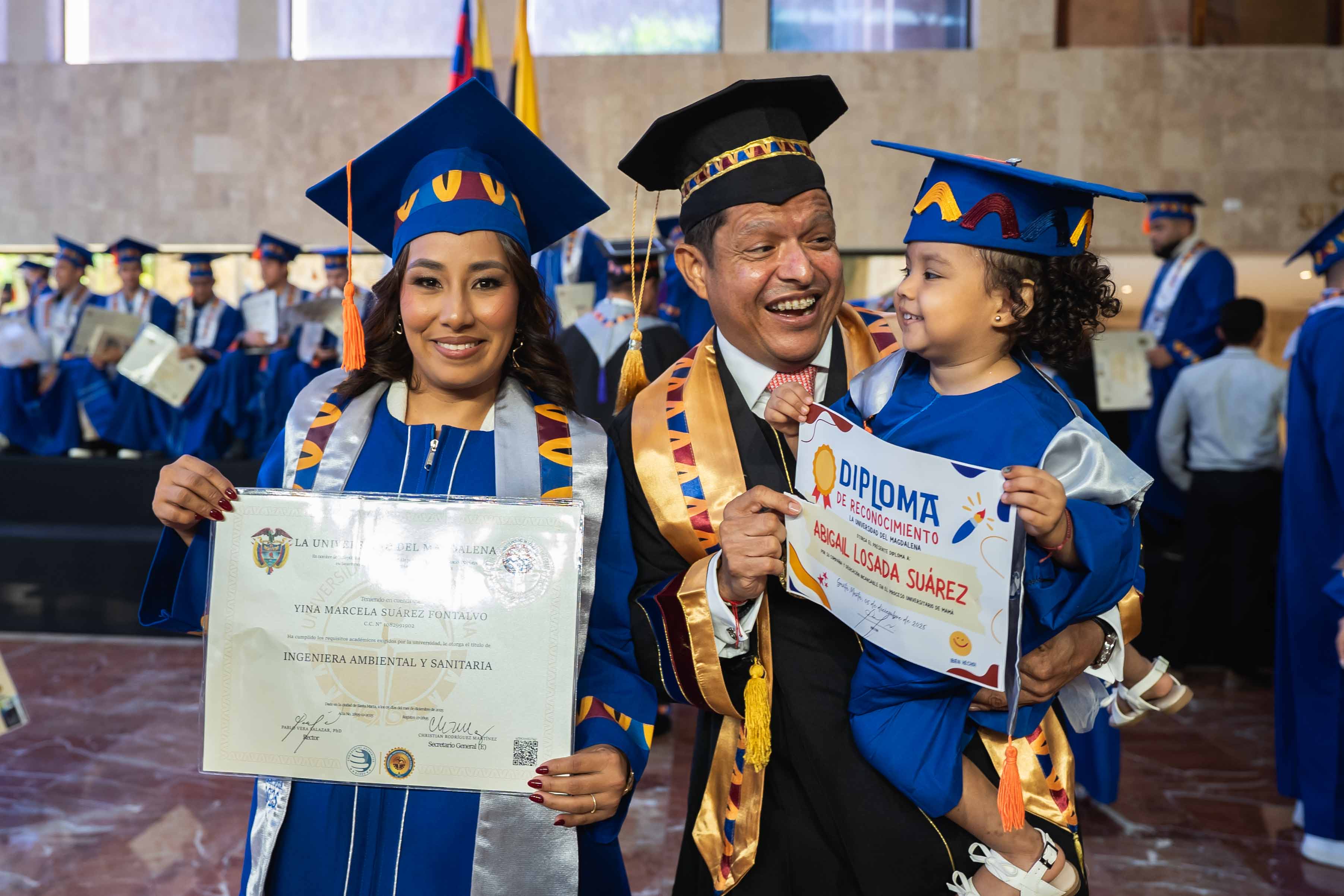 Los nuevos 846 profesionales de la Alma Mater no ocultaron su alegría al recibir su título.