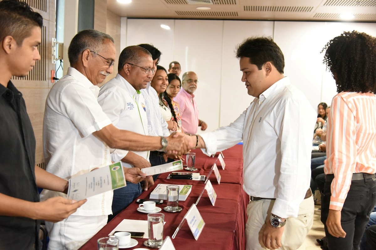 UNIMAGDALENA entregó credenciales a representantes elegidos ante los órganos de Gobierno y administración académica