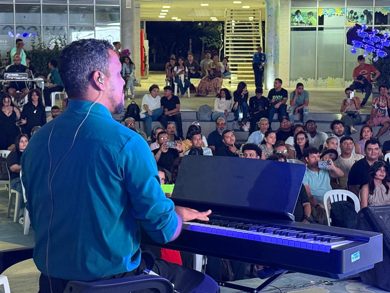 “Travesías”: Concierto de cierre de semestre del Programa de Tecnología en Artes Musicales; un escenario de talento y creación.