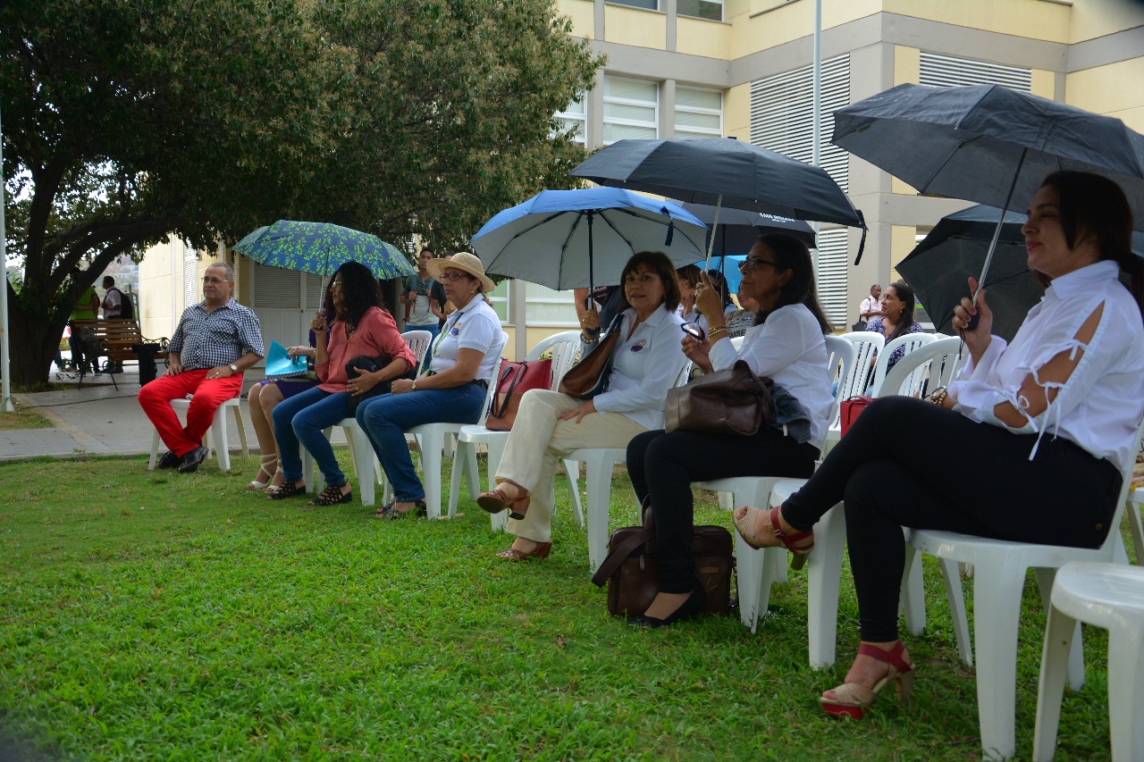 También, se realizó un conversatorio titulado “Voces de Maestros”, donde algunos profesores de la Institución compartieron sus experiencias con la audiencia y relataron anécdotas y vivencias dentro de esta Casa de Estudios Superiores.