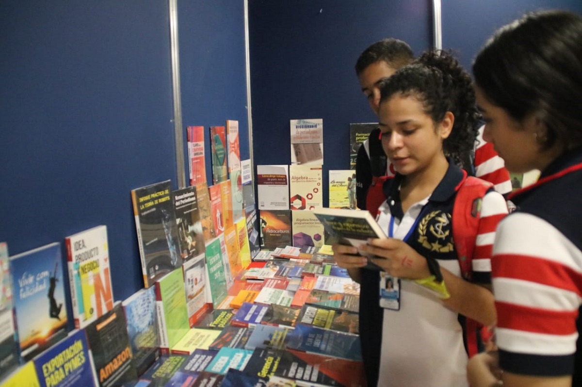 Con foro sobre Educación y Cultura avanza Feria del Libro de Santa Marta