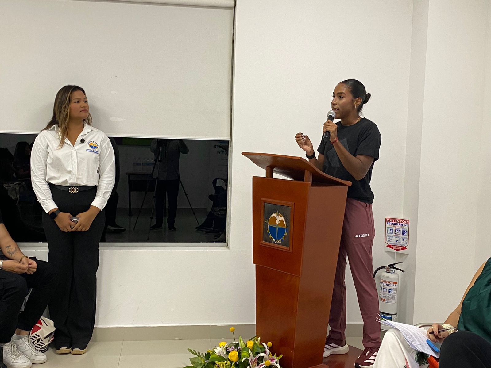 Los egresados son capaces de diseñar, ejecutar y evaluar programas de entrenamiento basados en evidencia científica.