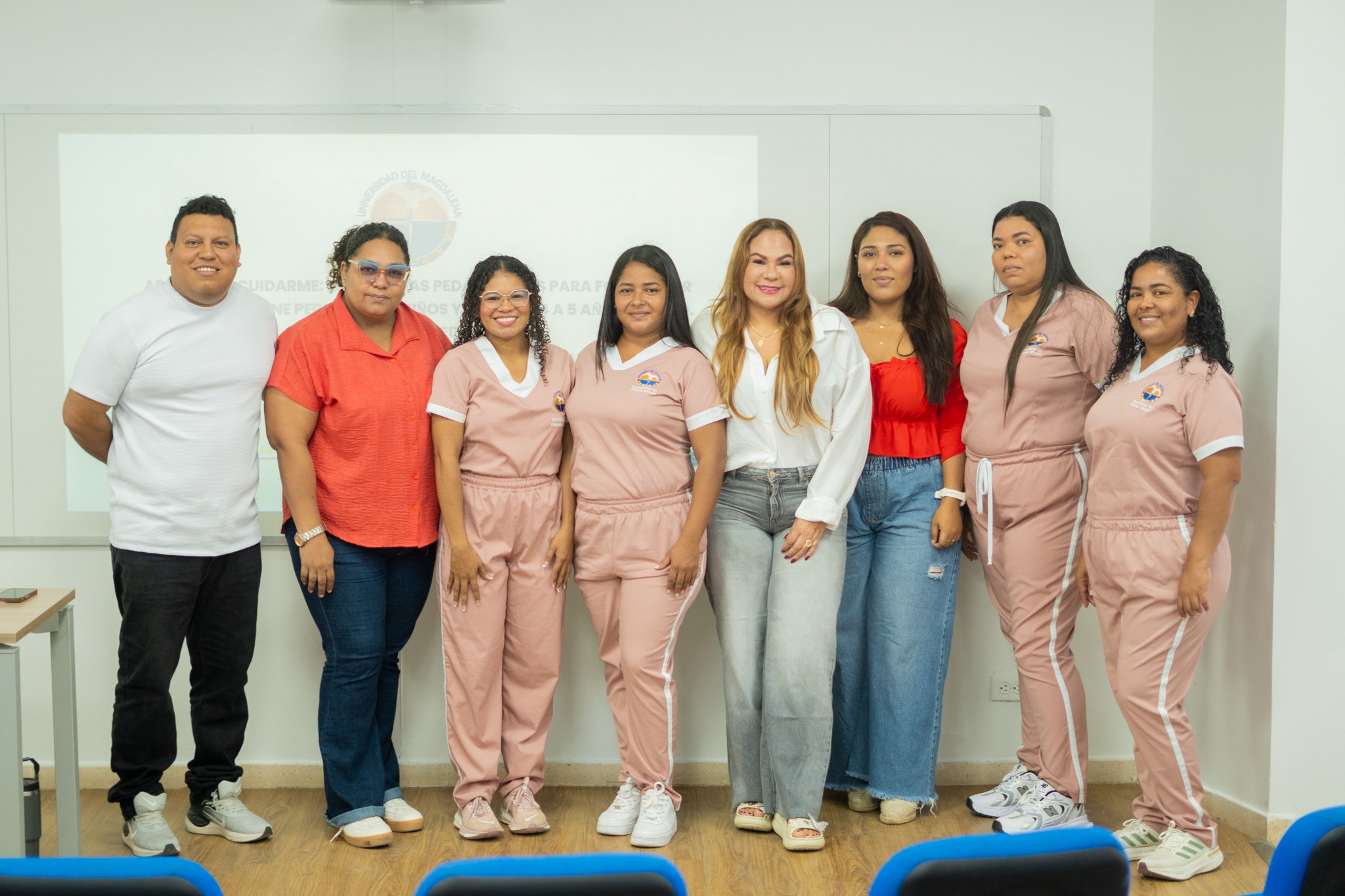 La presentación de los trabajos de grado marca un logro académico para las 27 estudiantes que integran la primera cohorte.