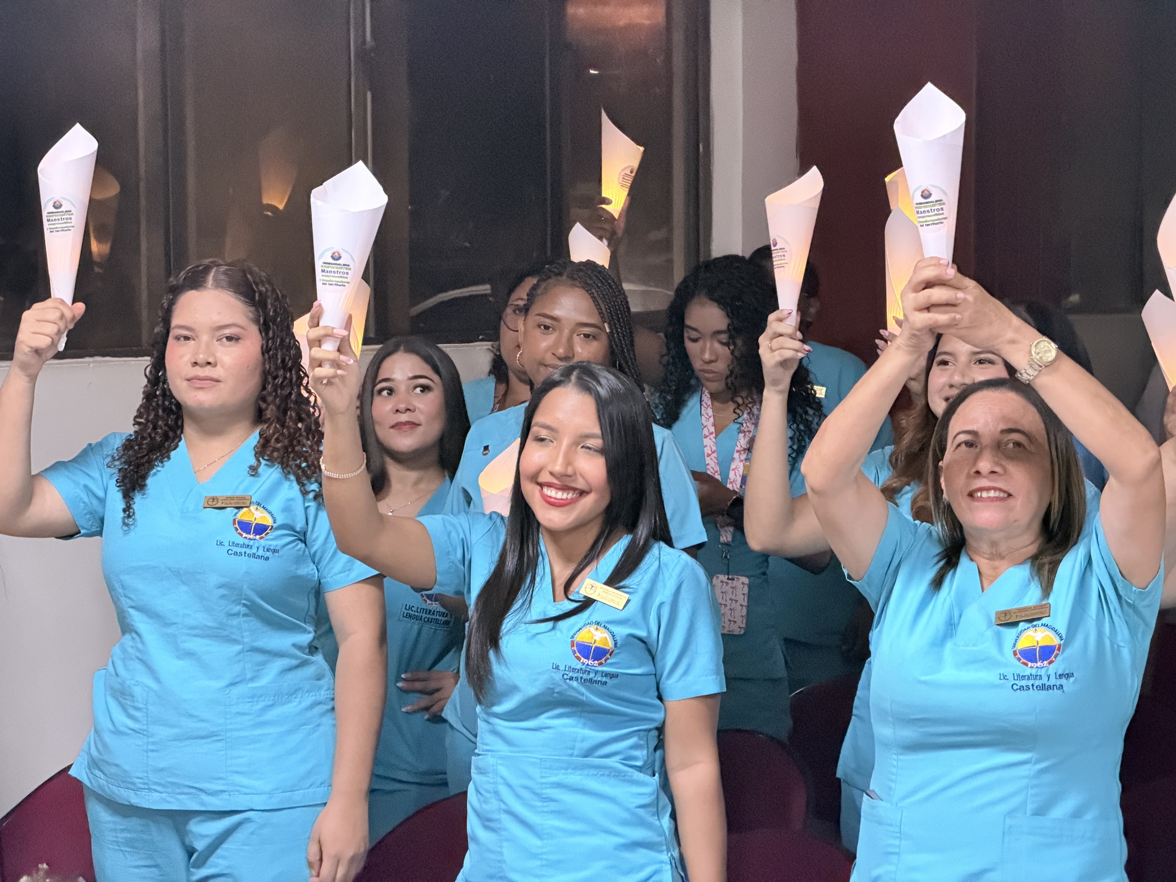 La luz del conocimiento se encendió para los futuros licenciados en literatura y lengua castellana, quienes se comprometen a transformar vidas.