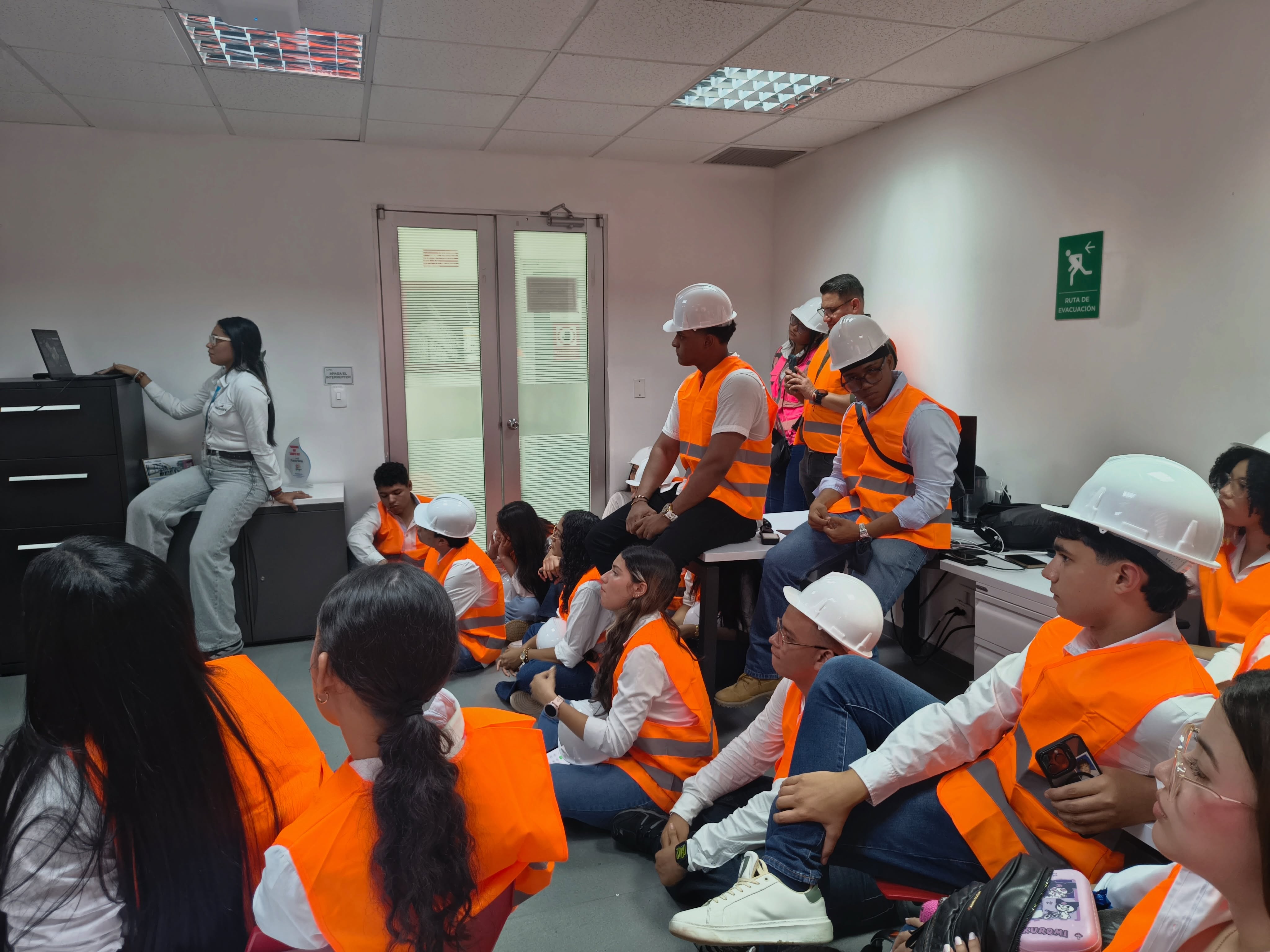 Visita académica a Puerto Bahía, Dirección Seccional de Aduanas (DIAN) y Puerto Compas  de Cartagena, Bolívar