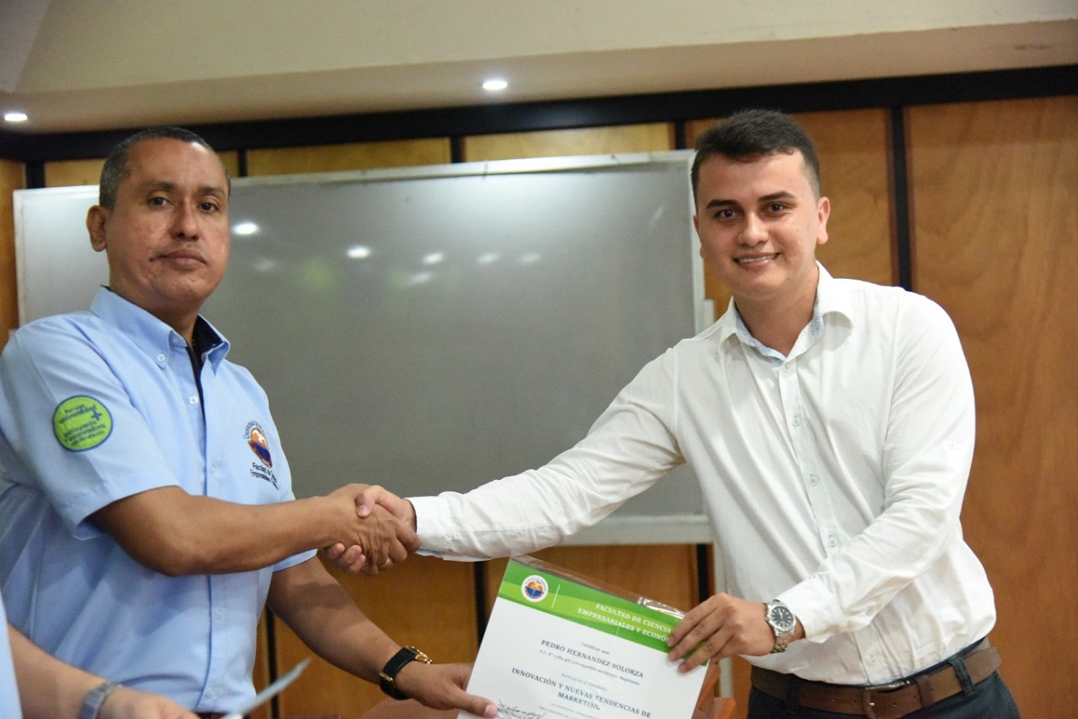 UNIMAGDALENA certificó a 107 estudiantes en diplomados