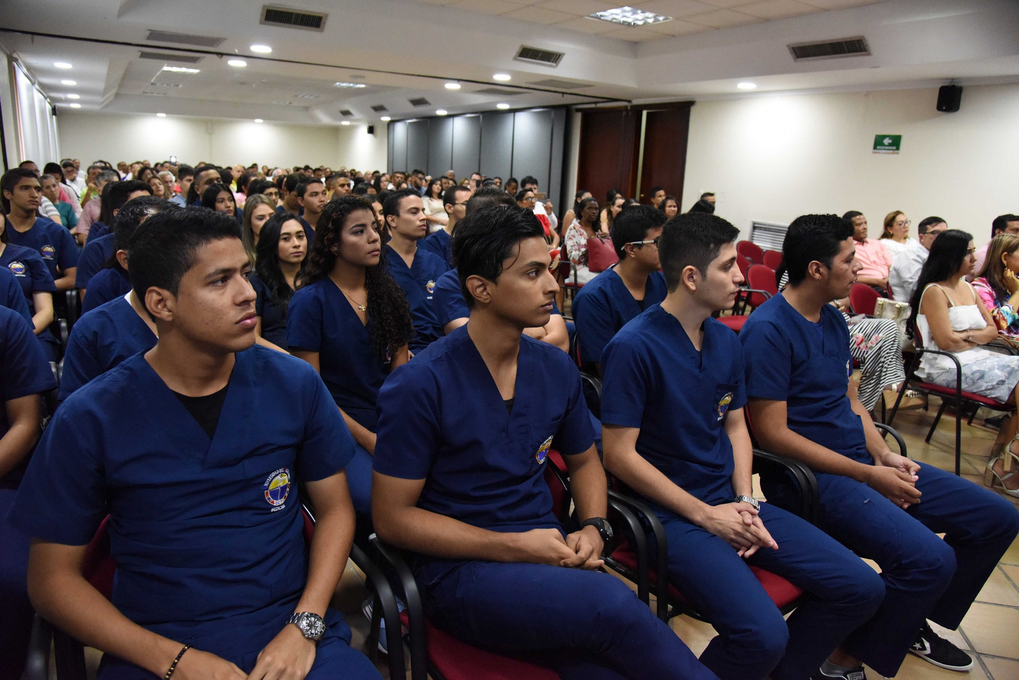 Estudiantes de medicina posando