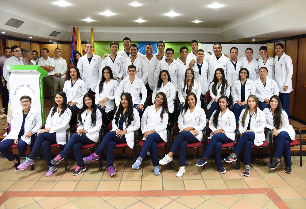 Estudiantes de medicina posando