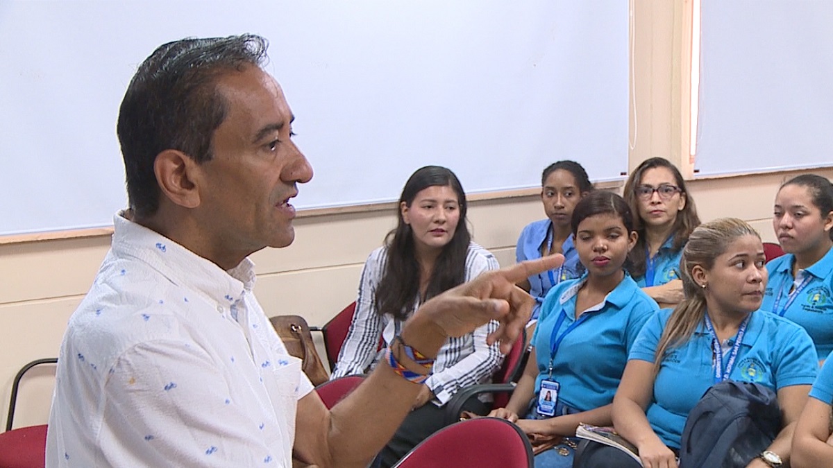 Profesor de la Universidad de la Florida protagonizó taller sobre Bilingüismo en UNIMAGDALENA