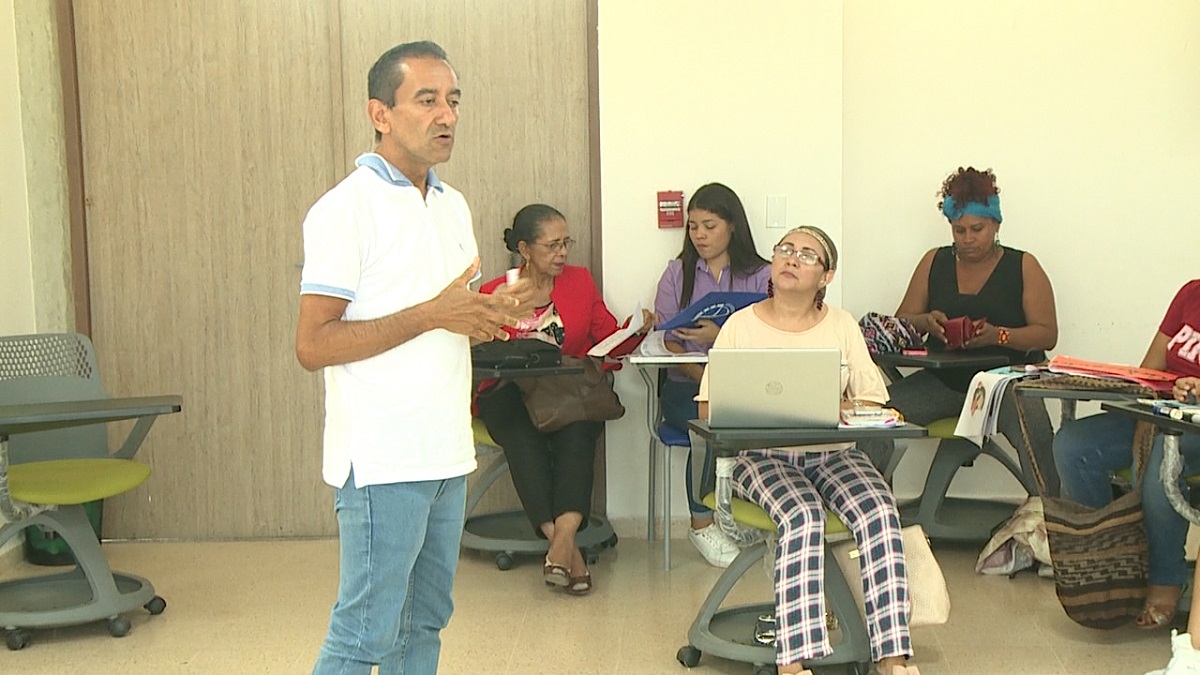 Profesor de la Universidad de la Florida protagonizó taller sobre Bilingüismo en UNIMAGDALENA