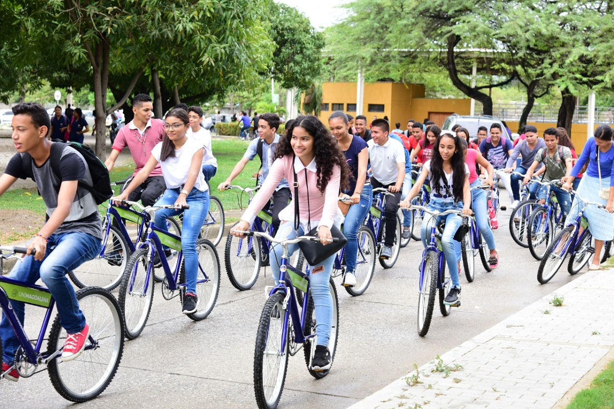 UNIMAGDALENA entregó 232 bicicletas a estudiantes del Programa Talento Magdalena