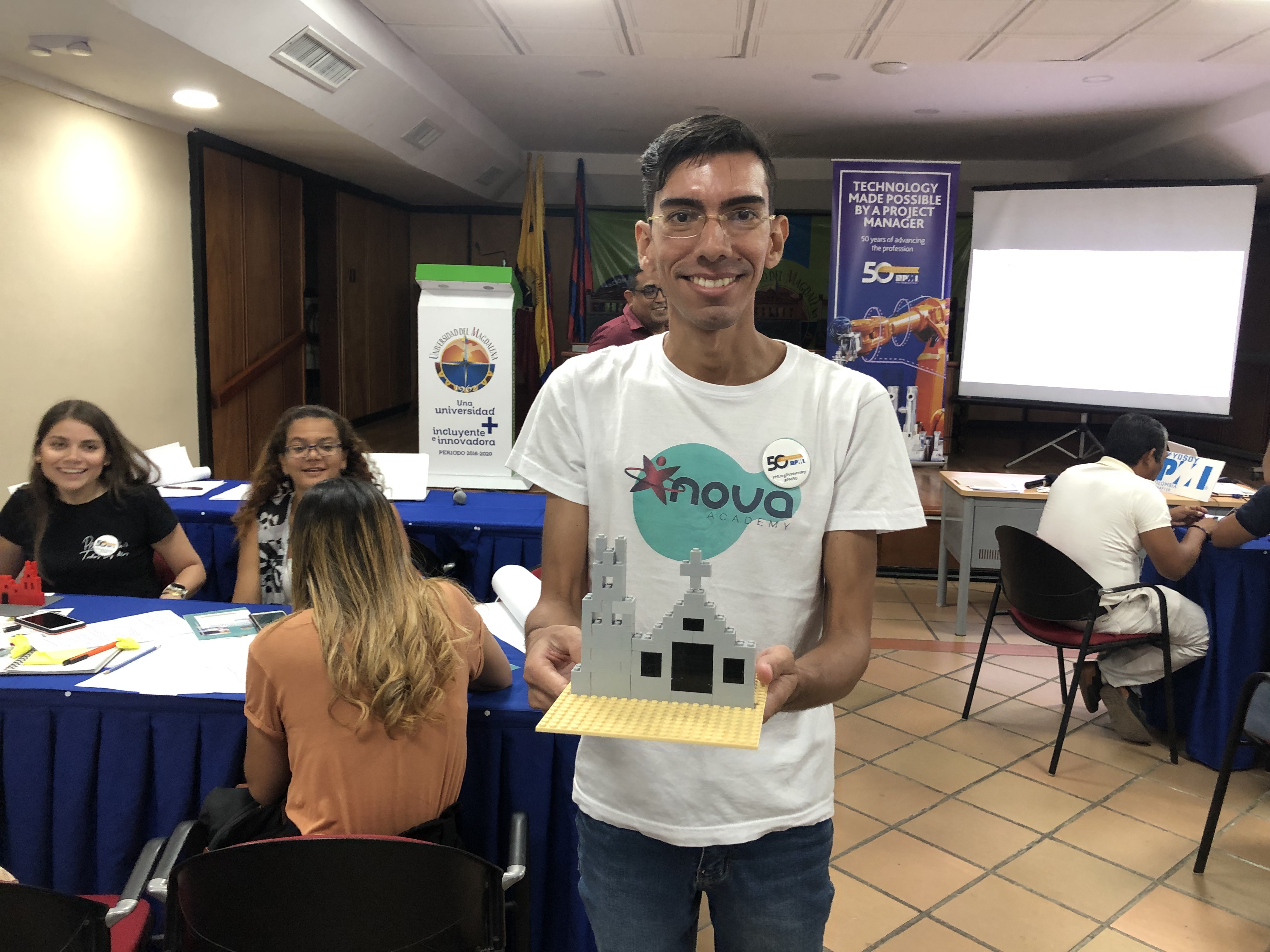 Con piezas de Lego fortalecen Gestión de Proyectos Universitarios