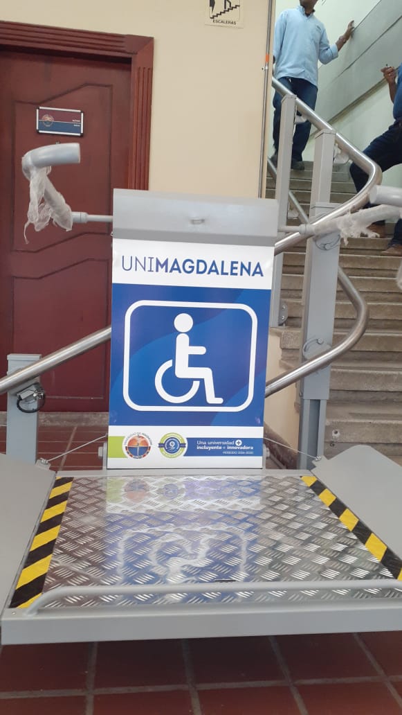 UNIMAGDALENA instala salvaescaleras para personas en condición de discapacidad