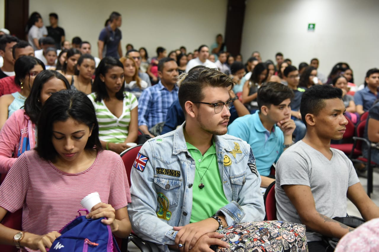 UNIMAGDALENA dicto conferencia taller sobre construcción de artículos científicos
