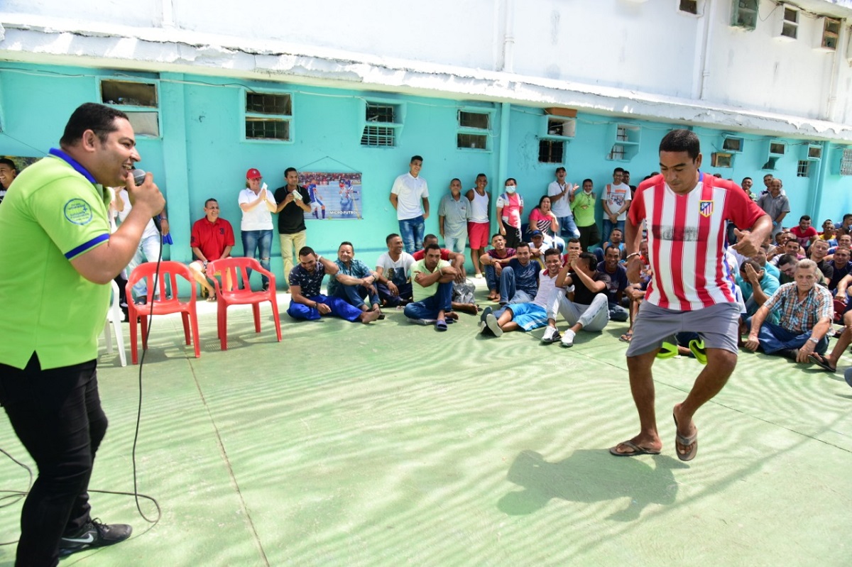 UNIMAGDALENA llevó mensaje de superación y resiliencia a internos de cárcel distrital