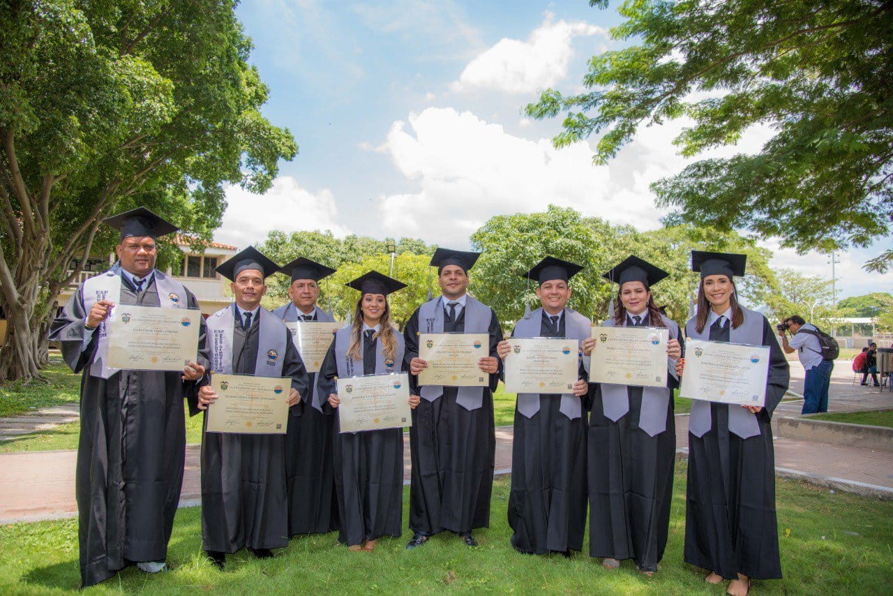 Los 70 graduandos disfrutaron cada momento de esta ceremonia en la cual alcanzaron un nuevo título posgradual.
