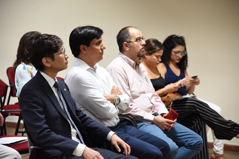 El Sr. Semin Paek, Cónsul de la República de Corea en Colombia, encabezó la comisión coreana que visitó la Universidad del Magdalena, en compañía