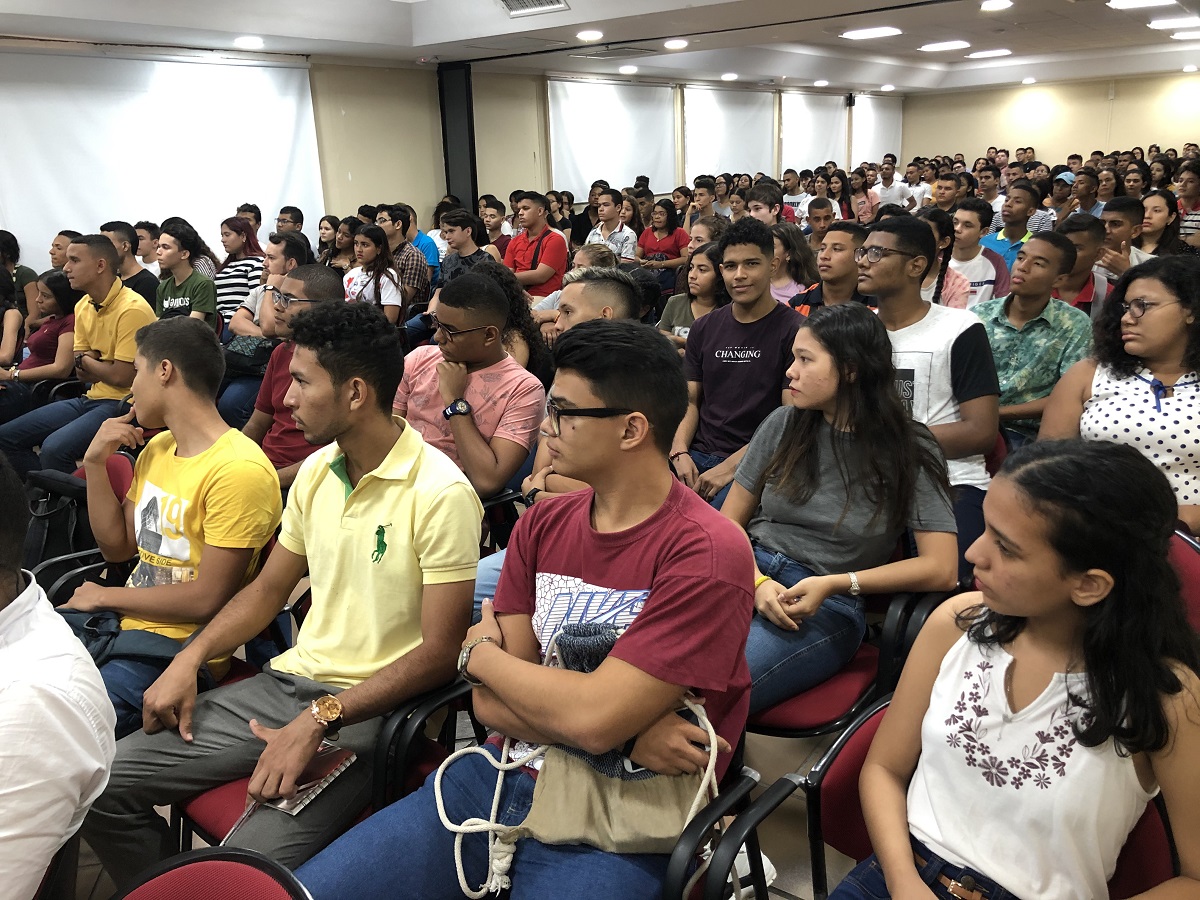 La semilla del bilingüismo crece en UNIMAGDALENA con English 101