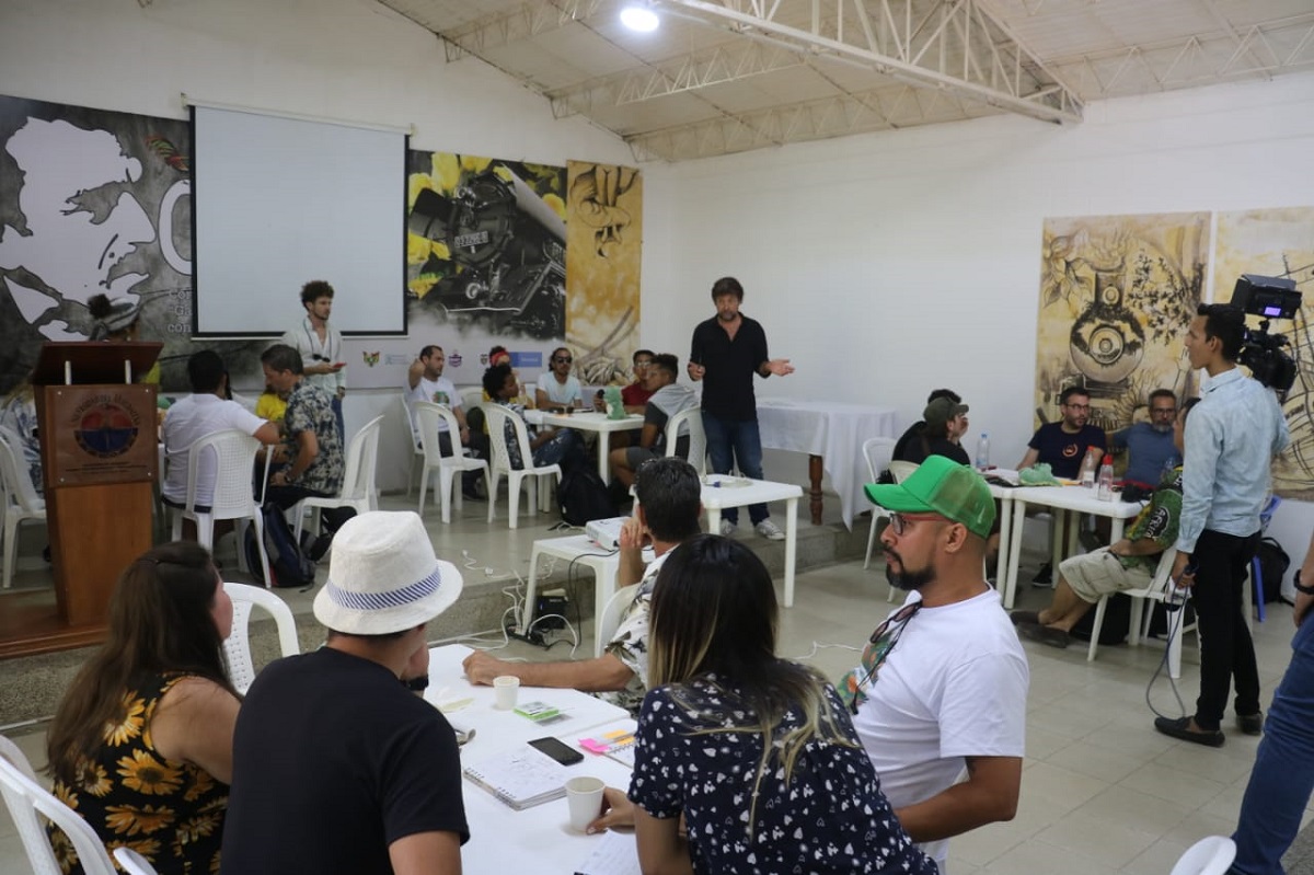 Se producen nuevas narrativas adentrándose en Macondo y proyectándolo hacia el mundo
