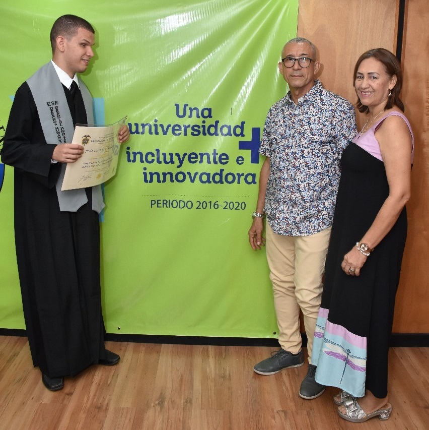 Samario con discapacidad visual se graduó como especialista en Derechos Humanos y DIH